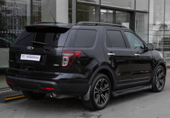 Подержанный автомобиль Ford Explorer 2014 года (5 фото)