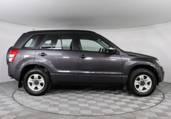 Подержанный автомобиль Suzuki Grand Vitara 2010 года (4 фото)