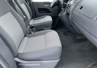 Подержанный автомобиль Volkswagen Caravelle 2013 года (10 фото)