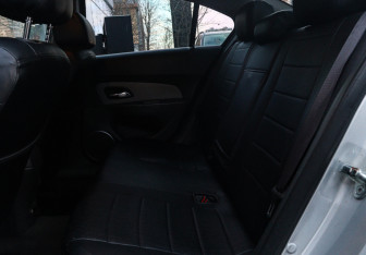 Подержанный автомобиль Chevrolet Cruze Sedan 2010 года (10 фото)