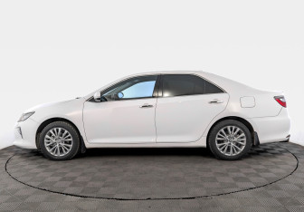 Подержанный автомобиль Toyota Camry Sedan 2017 года (8 фото)