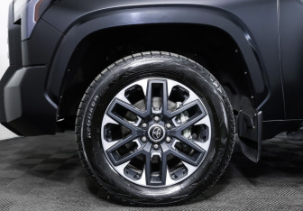 Подержанный автомобиль Toyota Tundra 2022 года (28 фото)