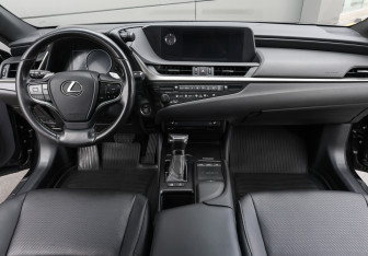 Подержанный автомобиль Lexus ES 2018 года (14 фото)