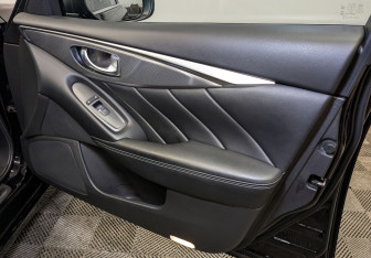 Подержанный автомобиль Infiniti Q50 2017 года (23 фото)