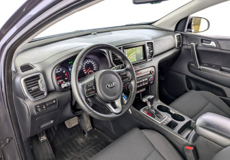 Подержанный автомобиль Kia Sportage 2017 года (16 фото)