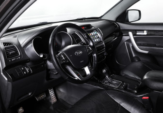 Подержанный автомобиль Kia Sorento 2013 года (15 фото)