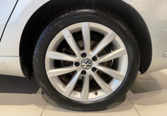 Подержанный автомобиль Volkswagen Passat Sedan 2013 года (19 фото)