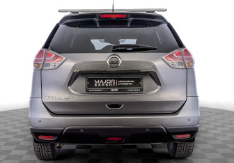Подержанный автомобиль Nissan X-Trail 2015 года (6 фото)