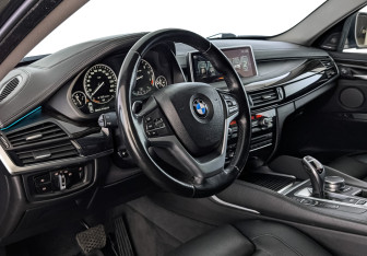 Подержанный автомобиль BMW X6 2016 года (15 фото)