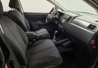 Подержанный автомобиль Nissan Tiida Hatchback 2012 года (9 фото)