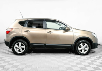 Подержанный автомобиль Nissan Qashqai 2013 года (4 фото)