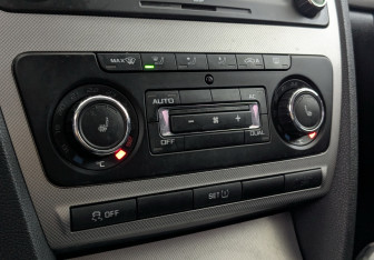 Подержанный автомобиль Skoda Octavia Wagon 2012 года (14 фото)