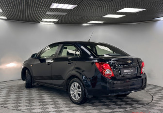 Подержанный автомобиль Chevrolet Aveo Sedan 2012 года (21 фото)