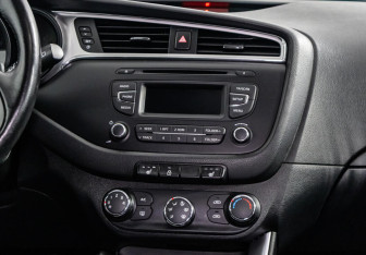 Подержанный автомобиль Kia Ceed Hatchback 2015 года (8 фото)