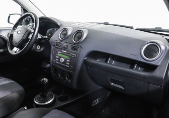 Подержанный автомобиль Ford Fusion 2007 года (7 фото)