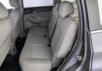 Подержанный автомобиль Chevrolet Orlando 2012 года (18 фото)