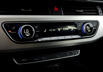 Подержанный автомобиль Audi A4 Sedan 2021 года (26 фото)