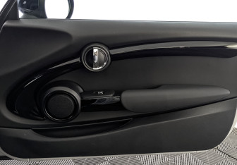 Подержанный автомобиль MINI Hatch 2021 года (24 фото)