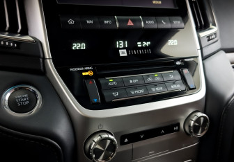 Подержанный автомобиль Toyota Land Cruiser Suv 2018 года (28 фото)