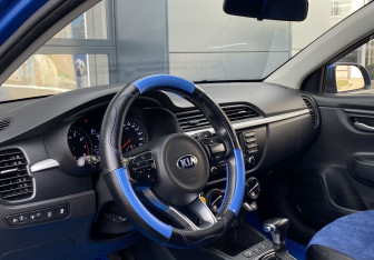 Подержанный автомобиль Kia Rio Sedan 2017 года (20 фото)