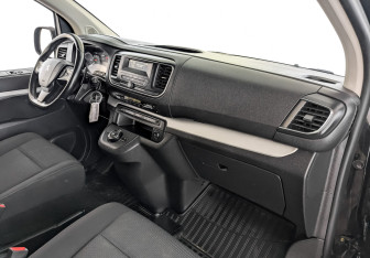 Подержанный автомобиль Peugeot Traveller 2021 года (11 фото)