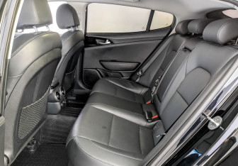 Подержанный автомобиль Kia Stinger 2019 года (12 фото)