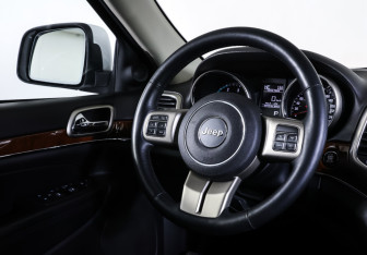 Подержанный автомобиль Jeep Grand Cherokee 2012 года (13 фото)