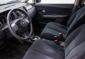 Подержанный автомобиль Nissan Tiida Hatchback 2011 года (10 фото)