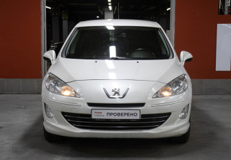 Подержанный автомобиль Peugeot 408 2016 года (2 фото)