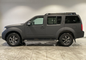Подержанный автомобиль Nissan Pathfinder 2007 года (8 фото)