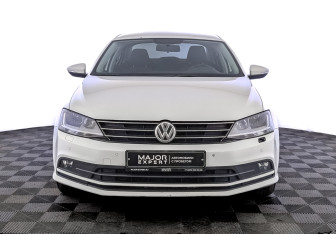 Подержанный автомобиль Volkswagen Jetta Sedan 2017 года (2 фото)