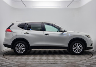 Подержанный автомобиль Nissan X-Trail 2017 года (6 фото)
