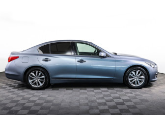 Подержанный автомобиль Infiniti Q50 2014 года (4 фото)