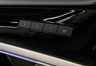 Подержанный автомобиль Volkswagen Touareg 2022 года (17 фото)