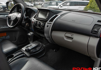 Подержанный автомобиль Mitsubishi Pajero Sport 2010 года (7 фото)