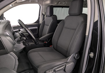 Подержанный автомобиль Peugeot Traveller 2021 года (19 фото)