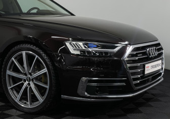 Подержанный автомобиль Audi A8 2020 года (25 фото)