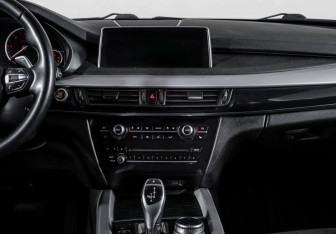 Подержанный автомобиль BMW X5 2017 года (13 фото)