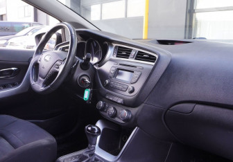 Подержанный автомобиль Kia Ceed Hatchback 2017 года (9 фото)