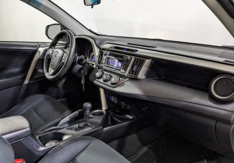 Подержанный автомобиль Toyota RAV4 2013 года (13 фото)