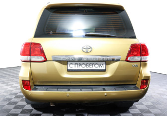 Подержанный автомобиль Toyota Land Cruiser Suv 2008 года (6 фото)