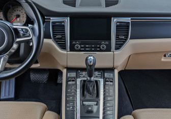 Подержанный автомобиль Porsche Macan 2018 года (13 фото)