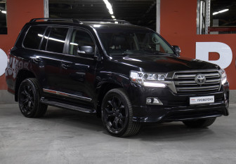 Подержанный автомобиль Toyota Land Cruiser Suv 2016 года (3 фото)