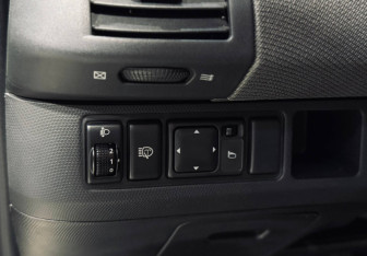 Подержанный автомобиль Nissan Micra Hatchback 2005 года (15 фото)