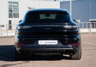 Подержанный автомобиль Porsche Cayenne 2019 года (6 фото)