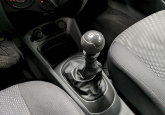 Подержанный автомобиль Kia Rio Hatchback 2010 года (26 фото)