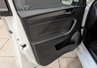 Подержанный автомобиль Skoda Rapid Liftback 2019 года (19 фото)