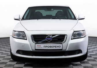 Подержанный автомобиль Volvo S40 2010 года (2 фото)
