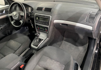 Подержанный автомобиль Skoda Octavia Liftback 2012 года (9 фото)