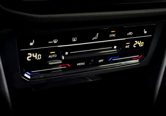 Подержанный автомобиль Volkswagen Tiguan 2021 года (24 фото)